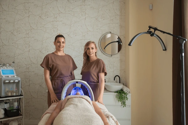 Tian Tian team in the salon